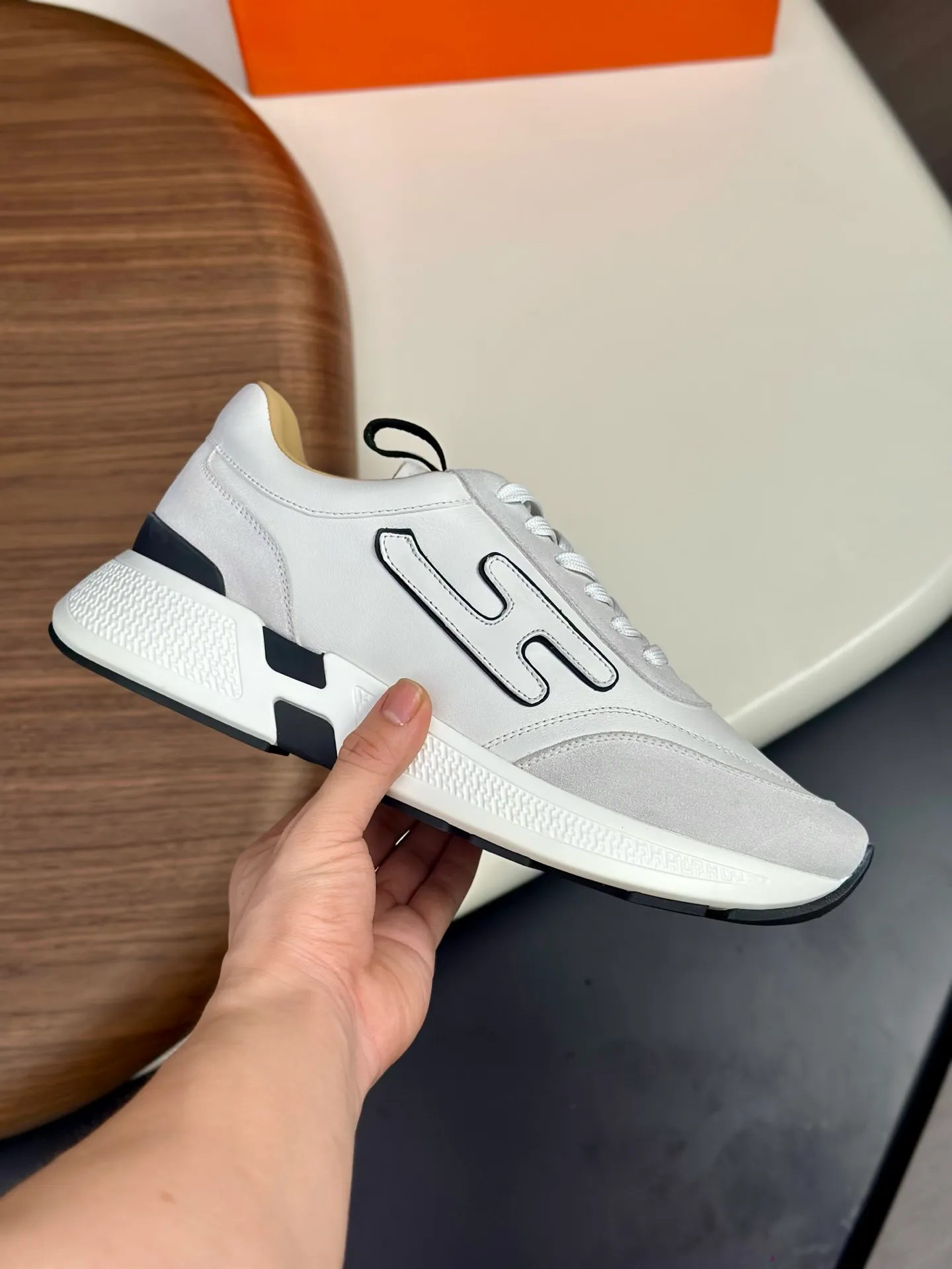 [HERMES] Hermès men's shoes 💰840💰 - High-end quality original order - Upper: 🔝 tumbled calfskin, brand canvas cloth, shoe body sewn with ´H´ pattern - Lining: water-dyed cowhide - Outsole: ultra-light T men's shoes 💰U foam rubber; two-color molded outsole - Ultra-high quality control, fine workmanship: highlighted (high-end, luxury, grade) -Size :39-44 (38, 45, can be customized)